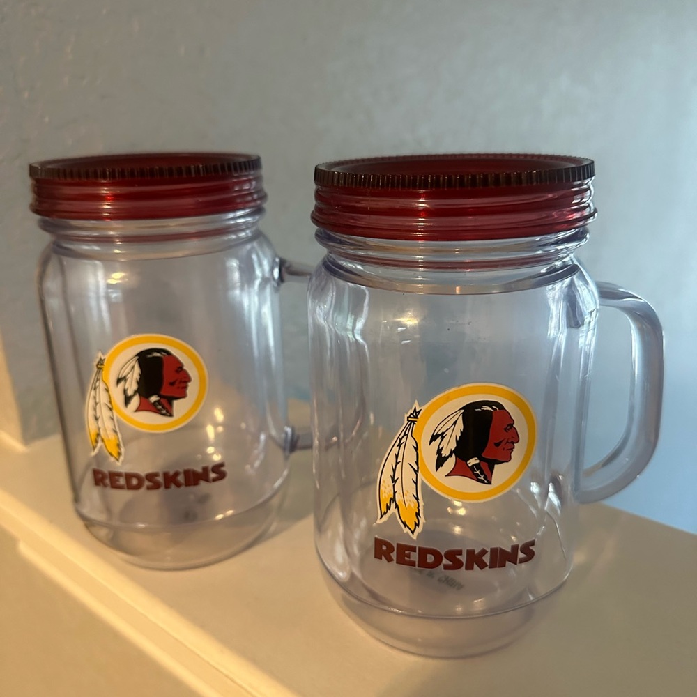 2 Redskins vintage plastic mugs